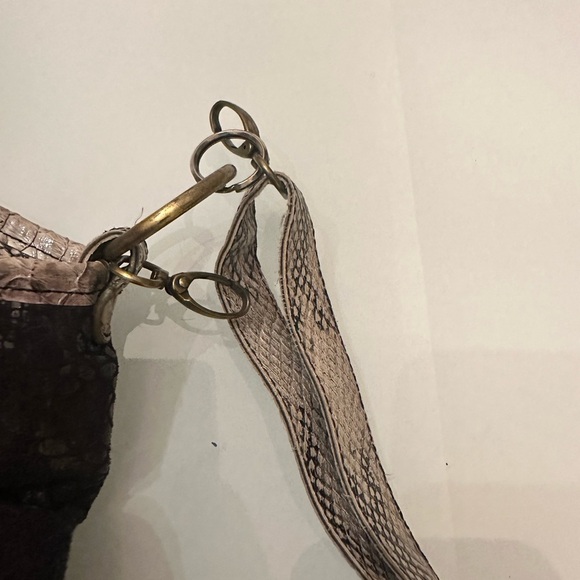 NY Artificial Vegan Leather Bag - Picture 6 of 10